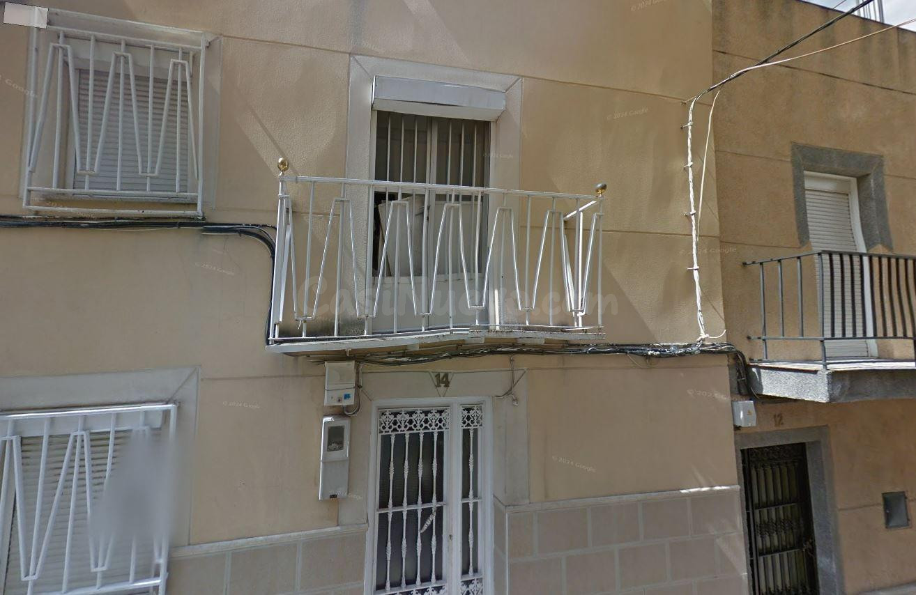 Se vende casa independiente OKUPA en Jaén (Jaén).