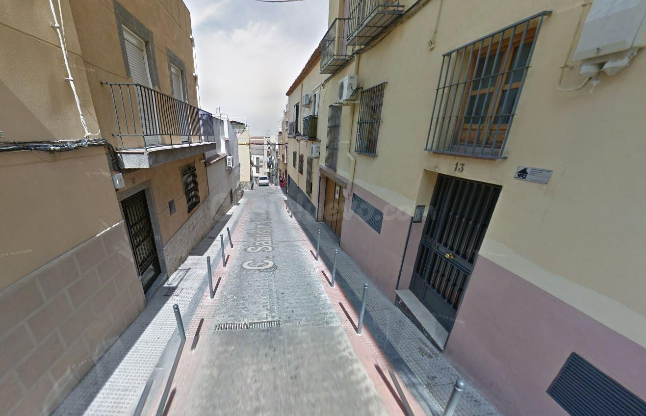 Se vende casa independiente OKUPA en Jaén (Jaén). - foto 3