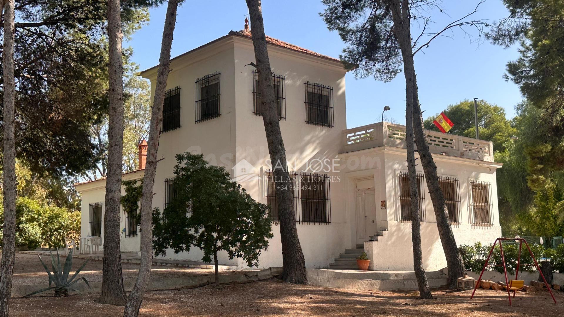 SE VENDE CHALET VILLA A ESCASOS 300 METROS DEL PUEBLO DE ASP
