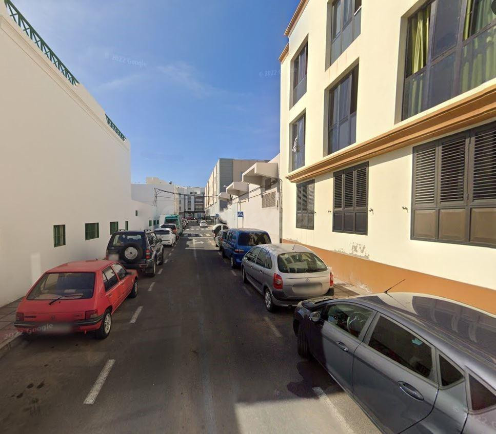 Se vende casa adosada OKUPADA en Arrecife (Las Palmas). - foto 3