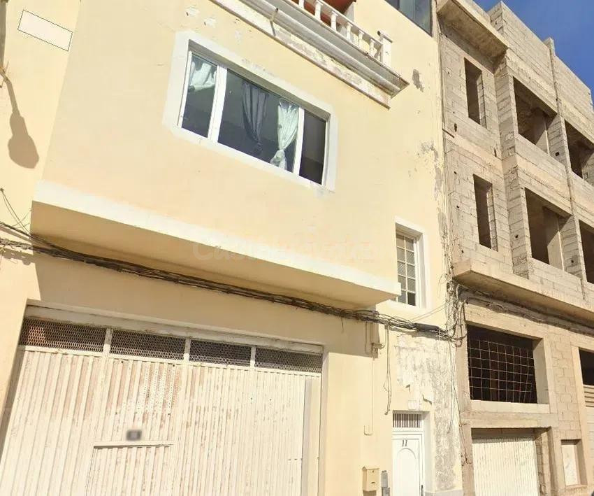 Se vende casa adosada OKUPADA en Arrecife (Las Palmas). - foto 5