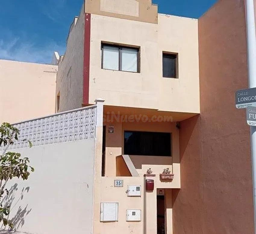 Se vende casa adosada OKUPA en Fula Agüimes (Las Palmas)