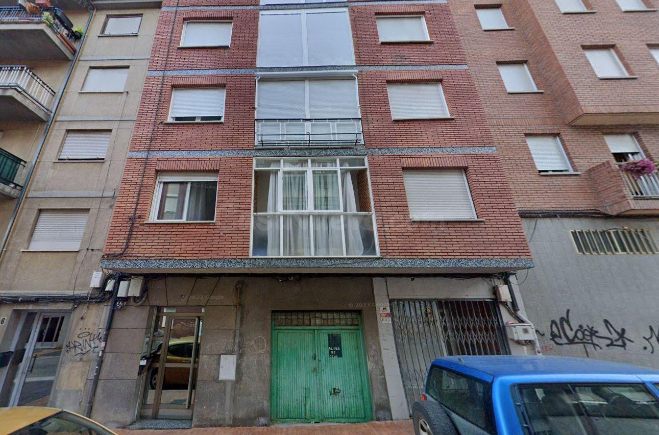 Se vende piso OKUPA en Ponferrada (León).
