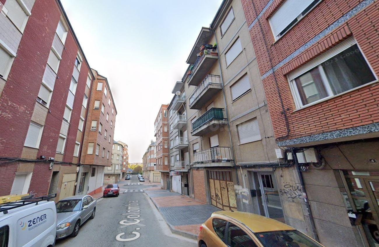 Se vende piso OKUPA en Ponferrada (León). - foto 2