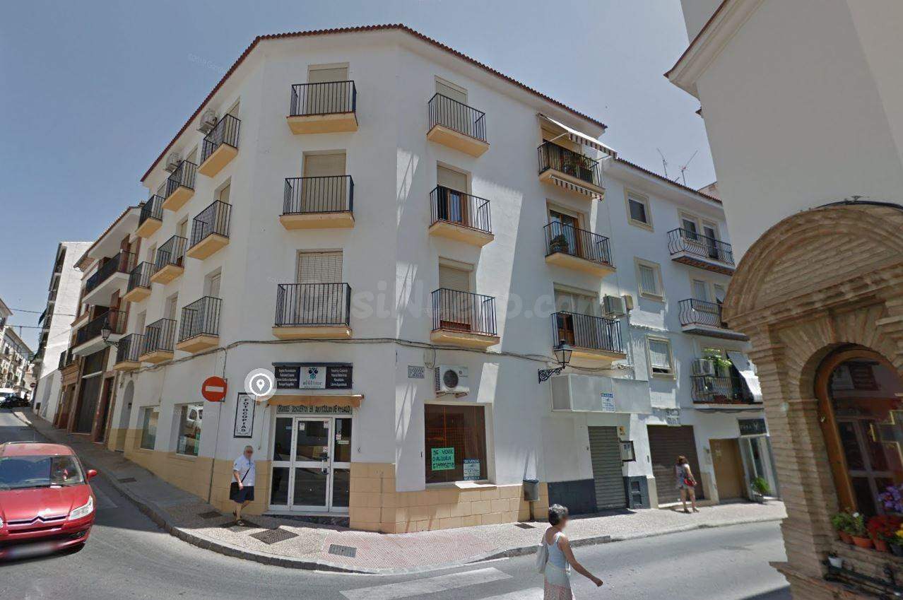 Se vende piso OKUPA en Antequera (Málaga).