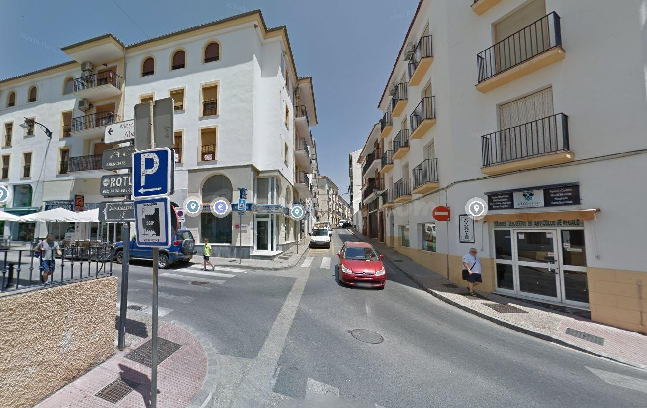 Se vende piso OKUPA en Antequera (Málaga). - foto 2