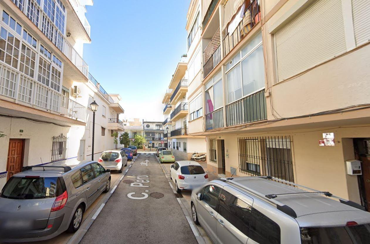 Se vende piso OKUPA en Fuengirola (Málaga).