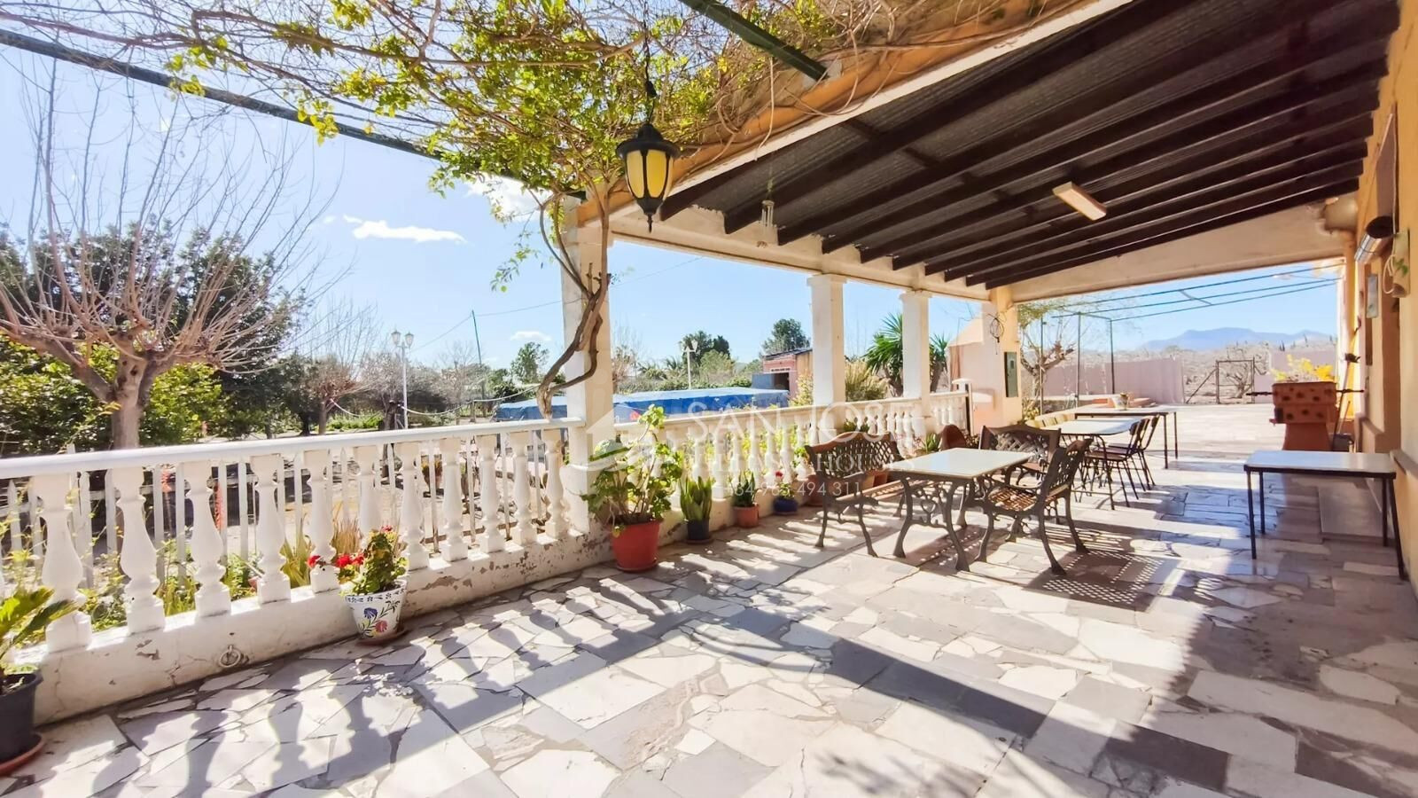 SE VENDE CHALET EN BUEN ESTADO EN NOVELDA ZONA EL CAMPET