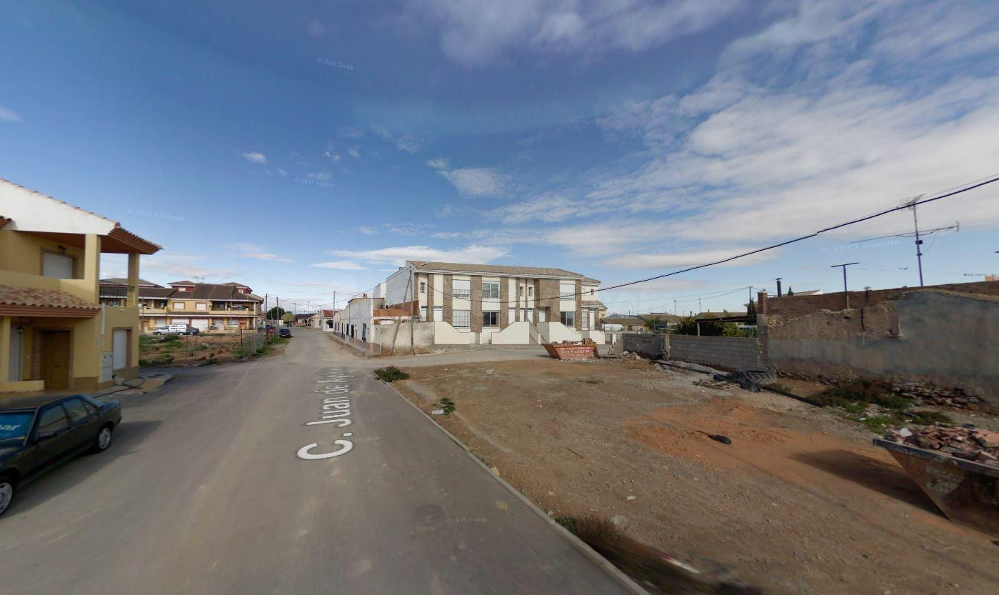 Se vende piso OKUPA en Torre-Pacheco (Murcia). - foto 2