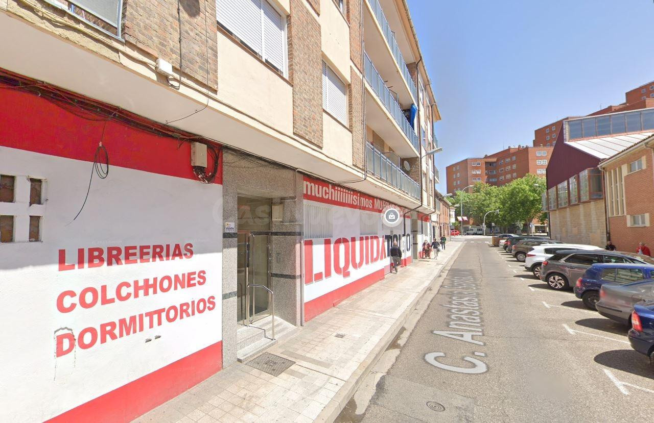 Se vende piso OKUPA en Palencia (Palencia).