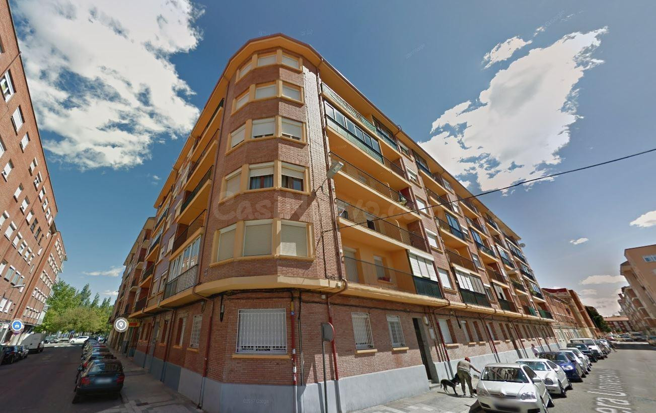 Se vende piso OKUPA en Palencia (Palencia). - foto 3