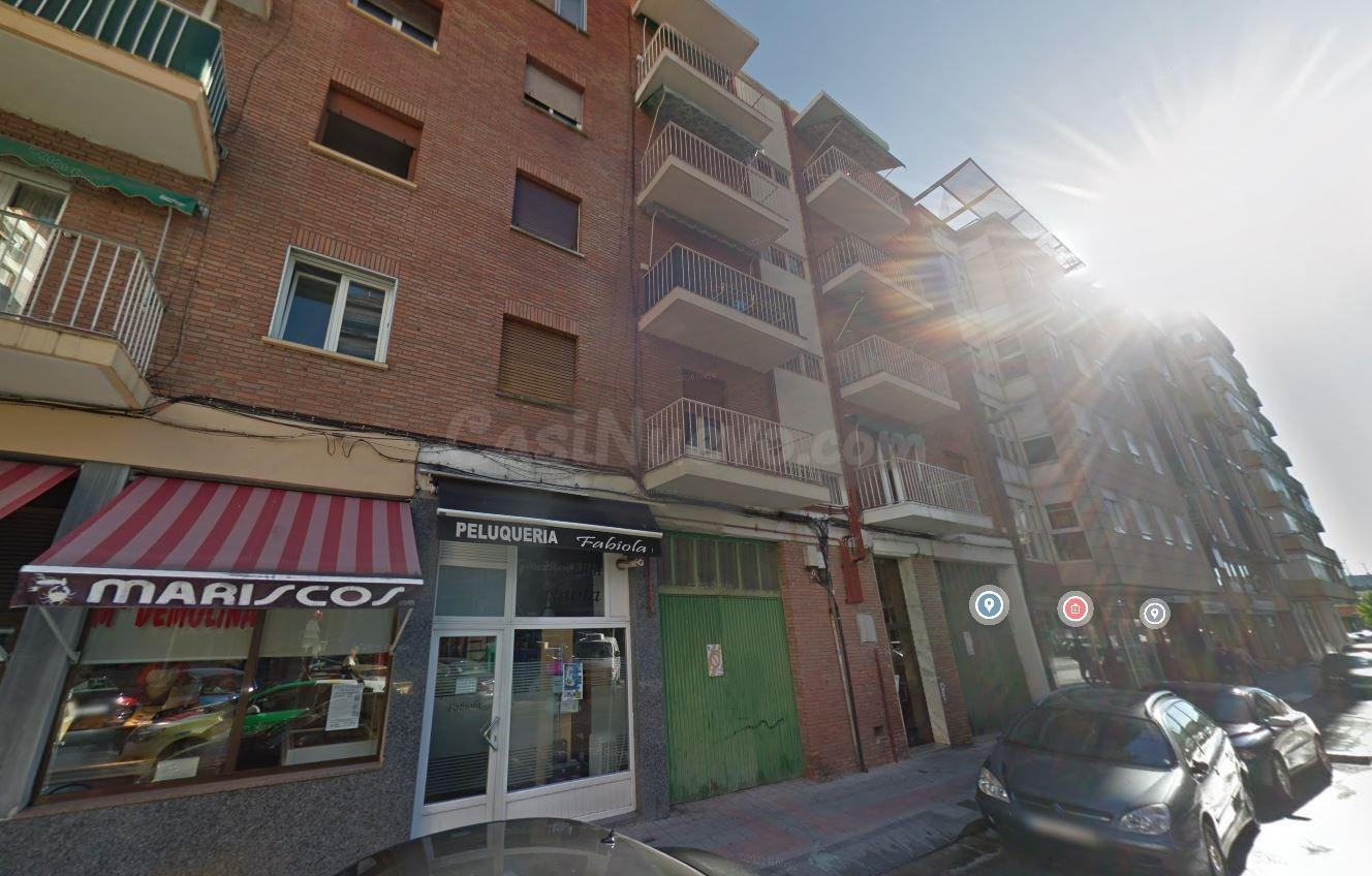 Se vende piso OKUPA en Palencia (Palencia).