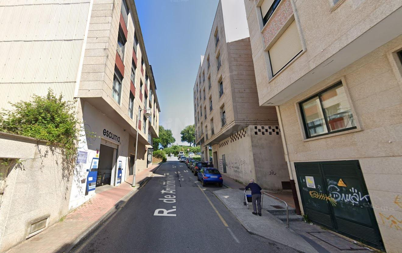 Se vende piso OKUPA en Cangas (Pontevedra).