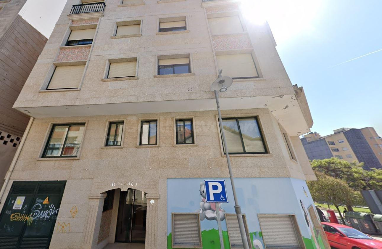 Se vende piso OKUPA en Cangas (Pontevedra). - foto 2