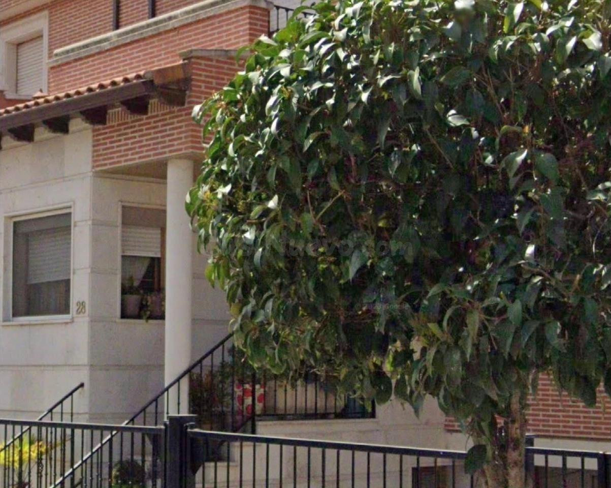 Se vende casa adosada OKUPADA en Calle Avelino Hernández Luc - foto 2