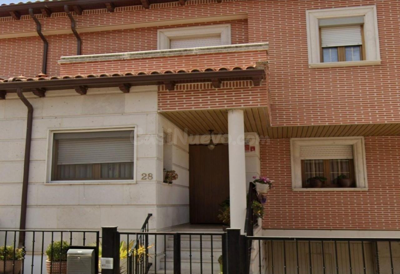 Se vende casa adosada OKUPADA en Calle Avelino Hernández Luc - foto 3