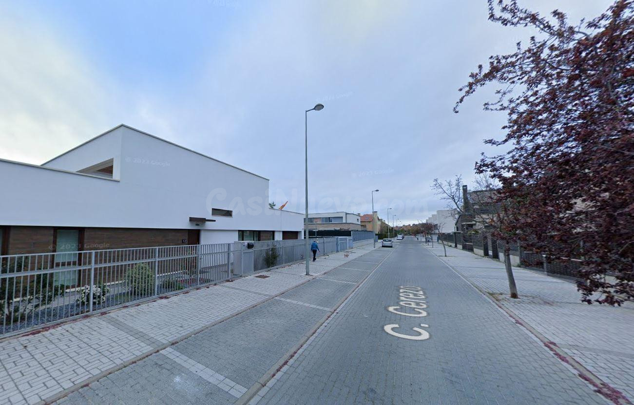 Se vende casa adosada OKUPA en Arándano de Valladolid (Valla
