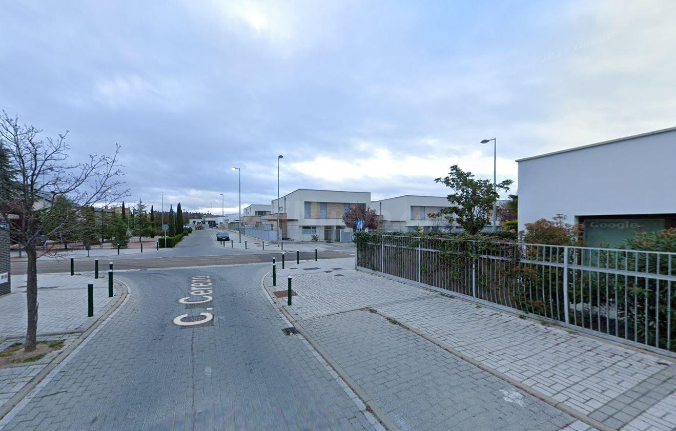Se vende casa adosada OKUPA en Arándano de Valladolid (Valla - foto 3