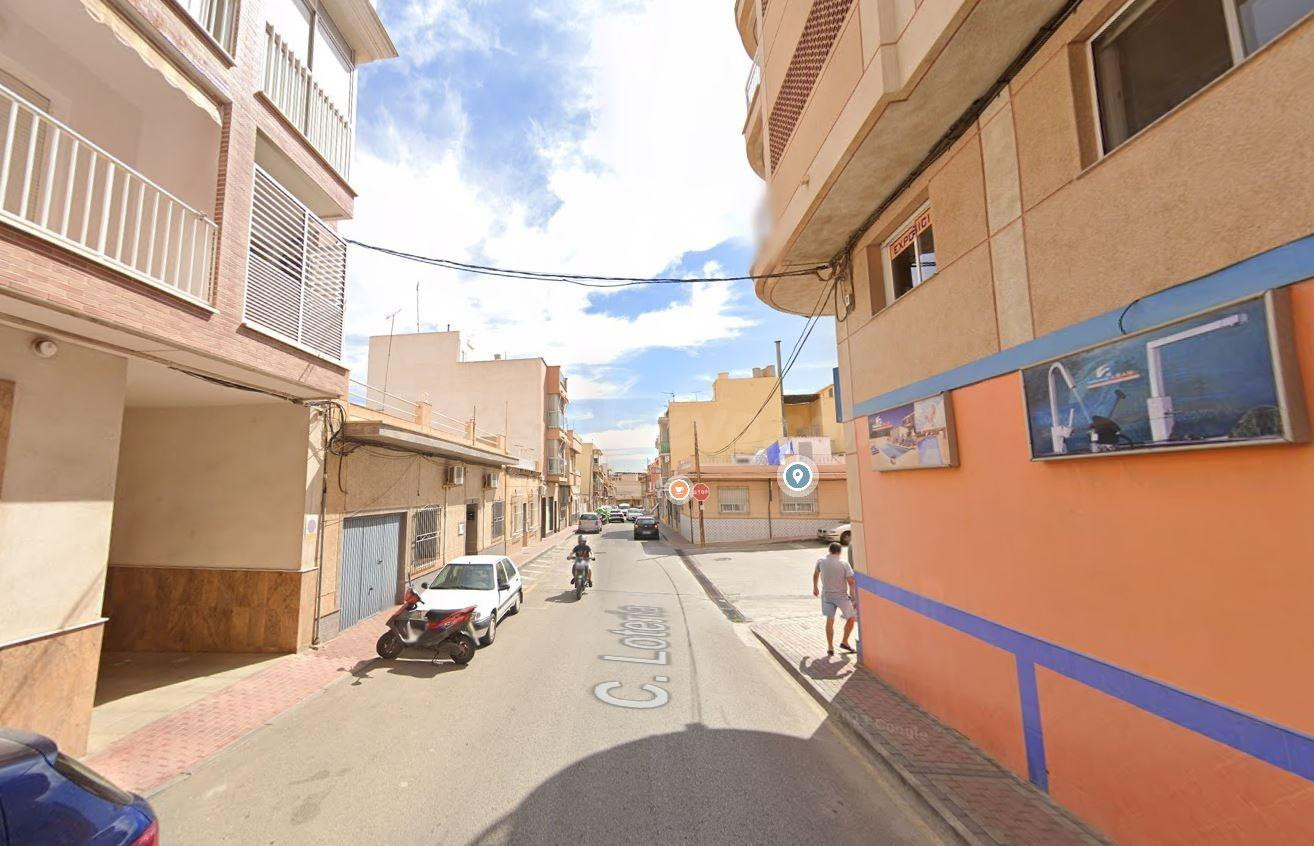 Se vende piso OKUPA en Águilas (Murcia).