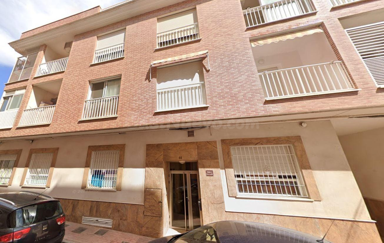 Se vende piso OKUPA en Águilas (Murcia). - foto 3