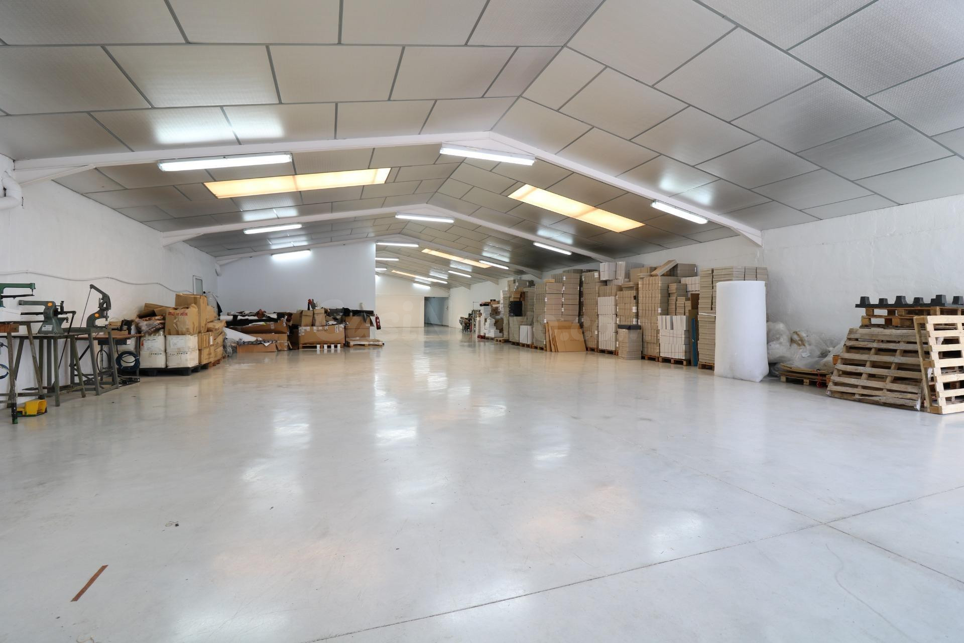 SE  VENDE NAVE INDUSTRIAL EN MUY BUEN ESTADO EN ASPE EN POLI