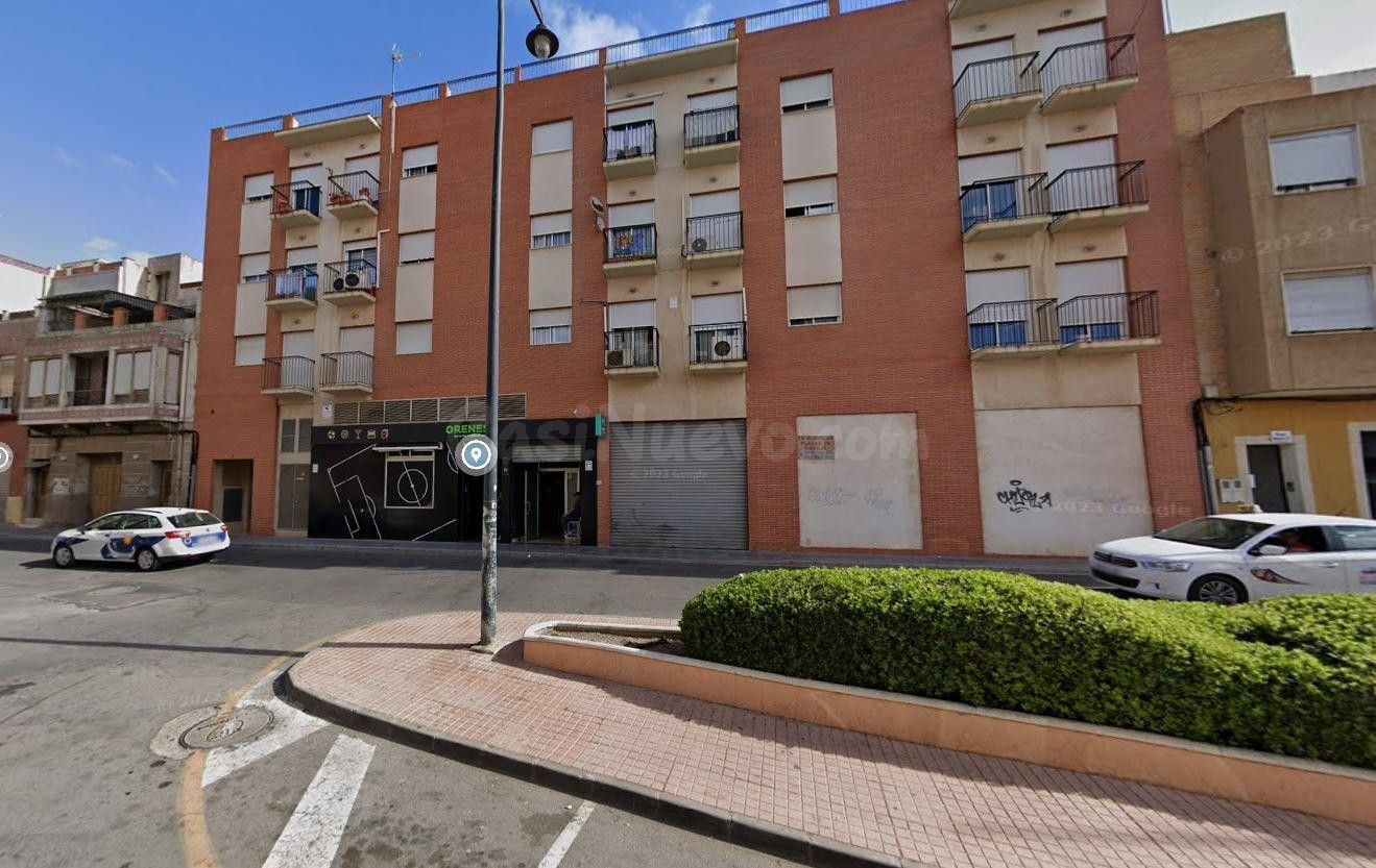 Se vende piso OKUPA en Cartagena (Murcia).