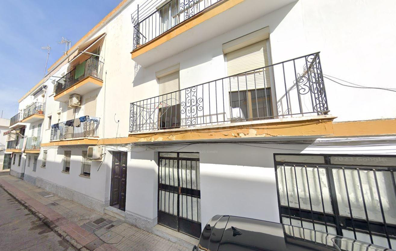 Se vende piso OKUPA en Calle Franciso Pizarro 2 de Lora del  - foto 3