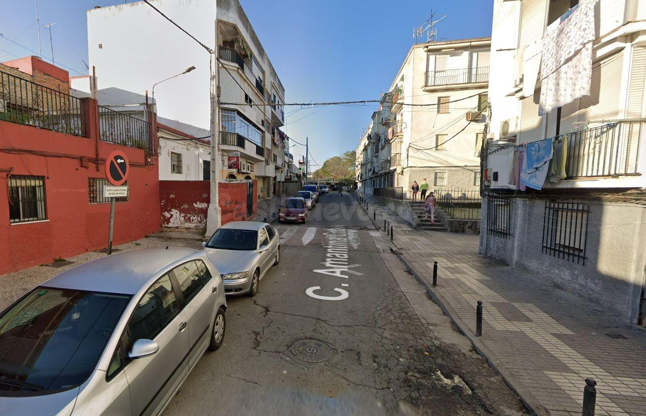 Se vende piso OKUPA en San Juan de Aznalfarache (Sevilla). - foto 2