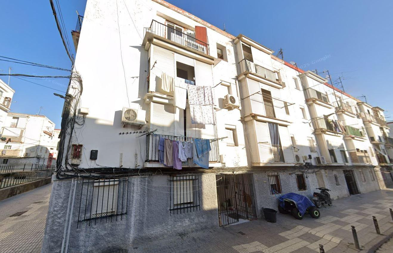 Se vende piso OKUPA en San Juan de Aznalfarache (Sevilla). - foto 3