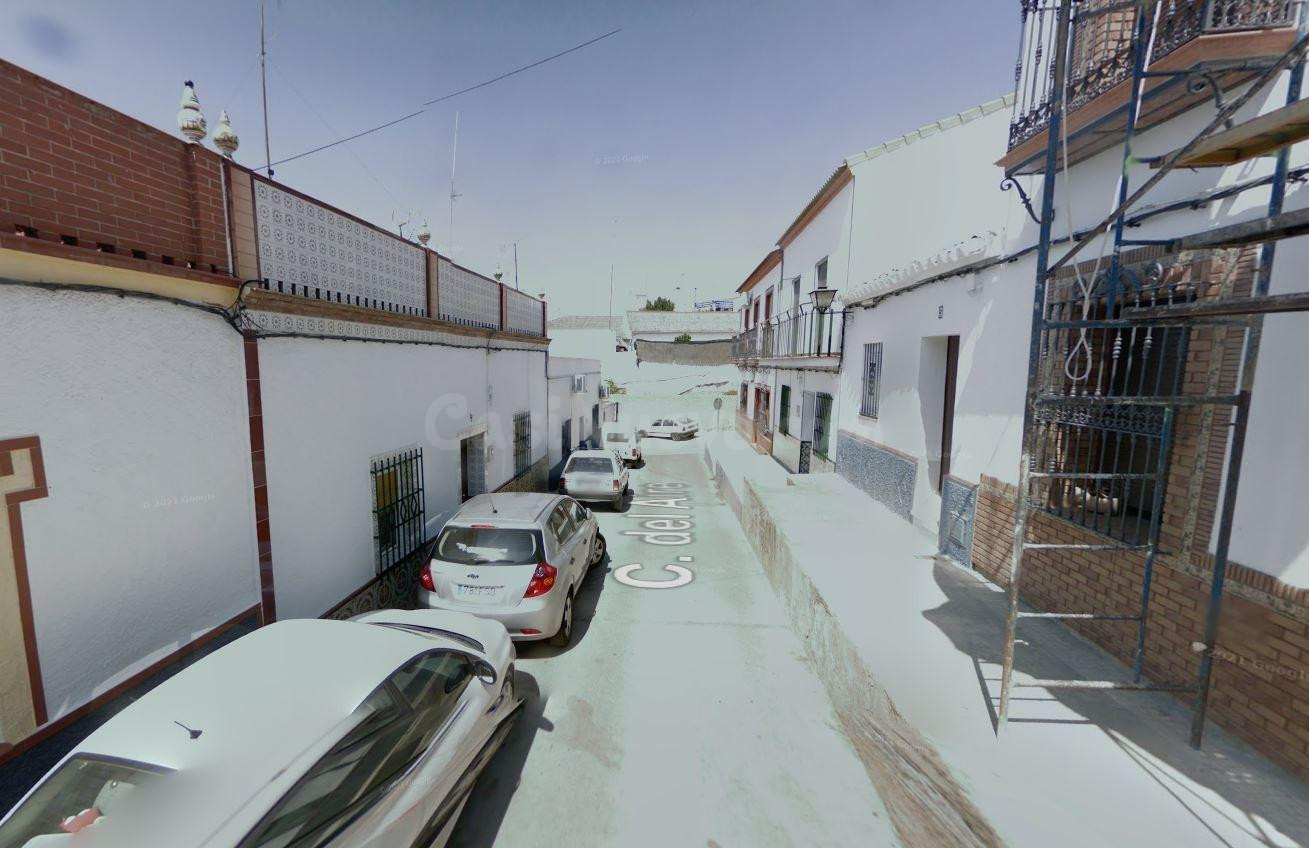 Se vende piso OKUPA en Aznalcóllar (Sevilla).