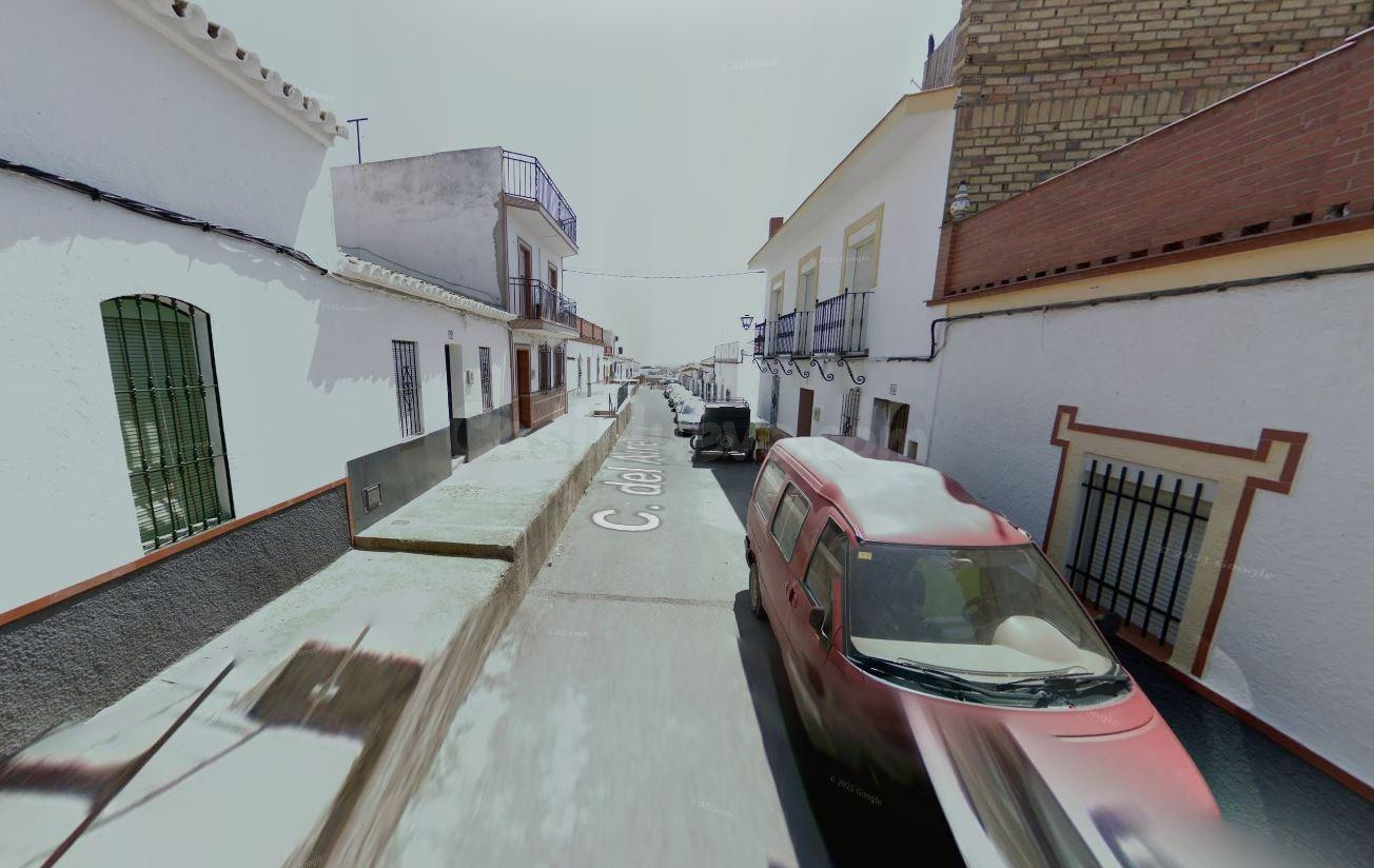 Se vende piso OKUPA en Aznalcóllar (Sevilla). - foto 2
