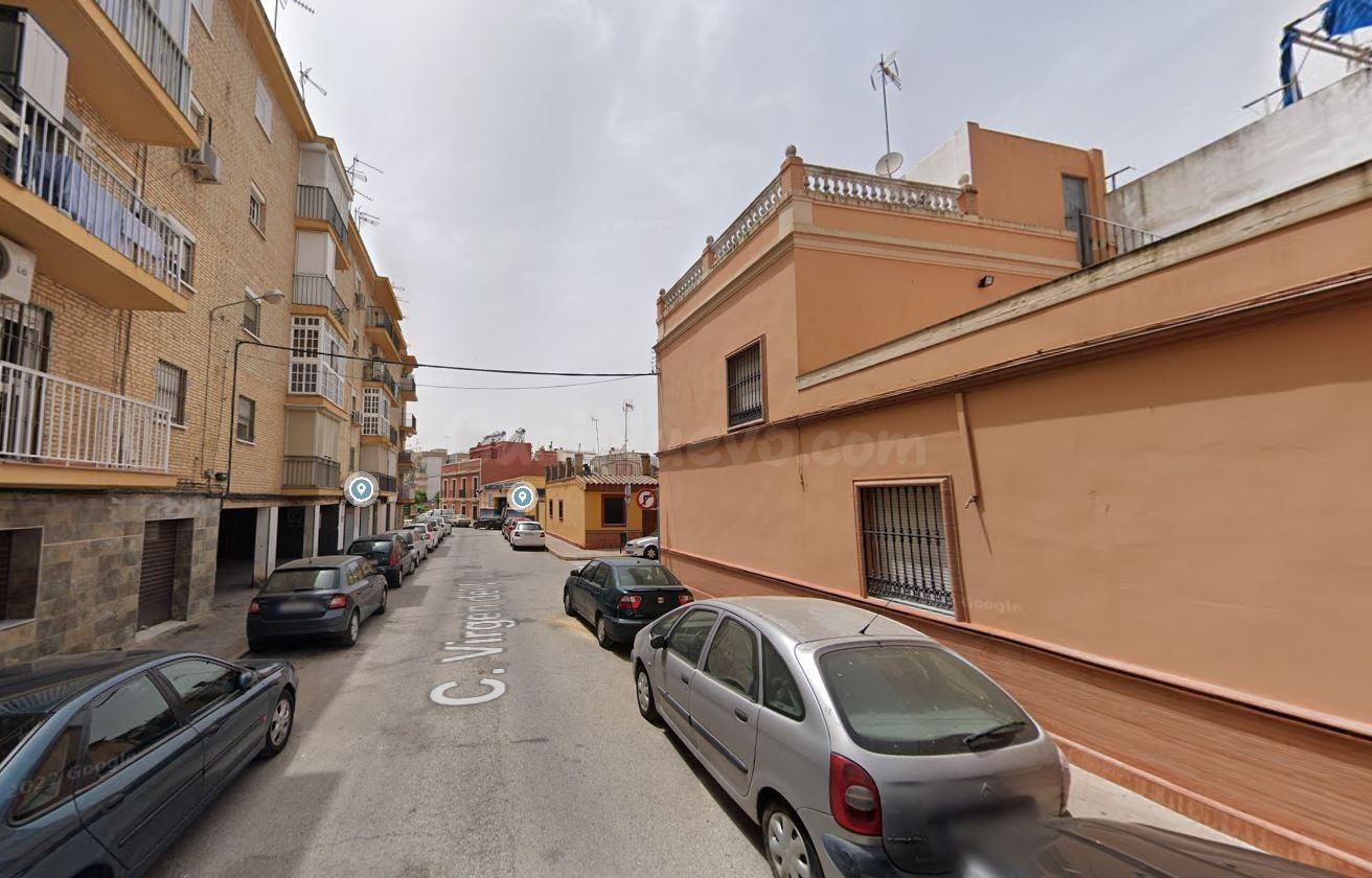 Se vende piso OKUPA en Dos Hermanas (Sevilla).