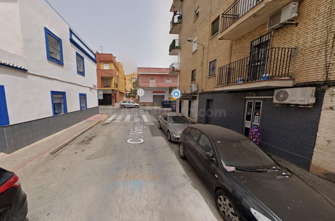 Se vende piso OKUPA en Dos Hermanas (Sevilla). - foto 2