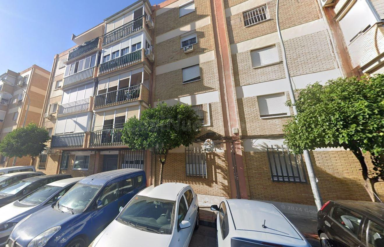 Se vende piso OKUPA en Dos Hermanas (Sevilla). - foto 2
