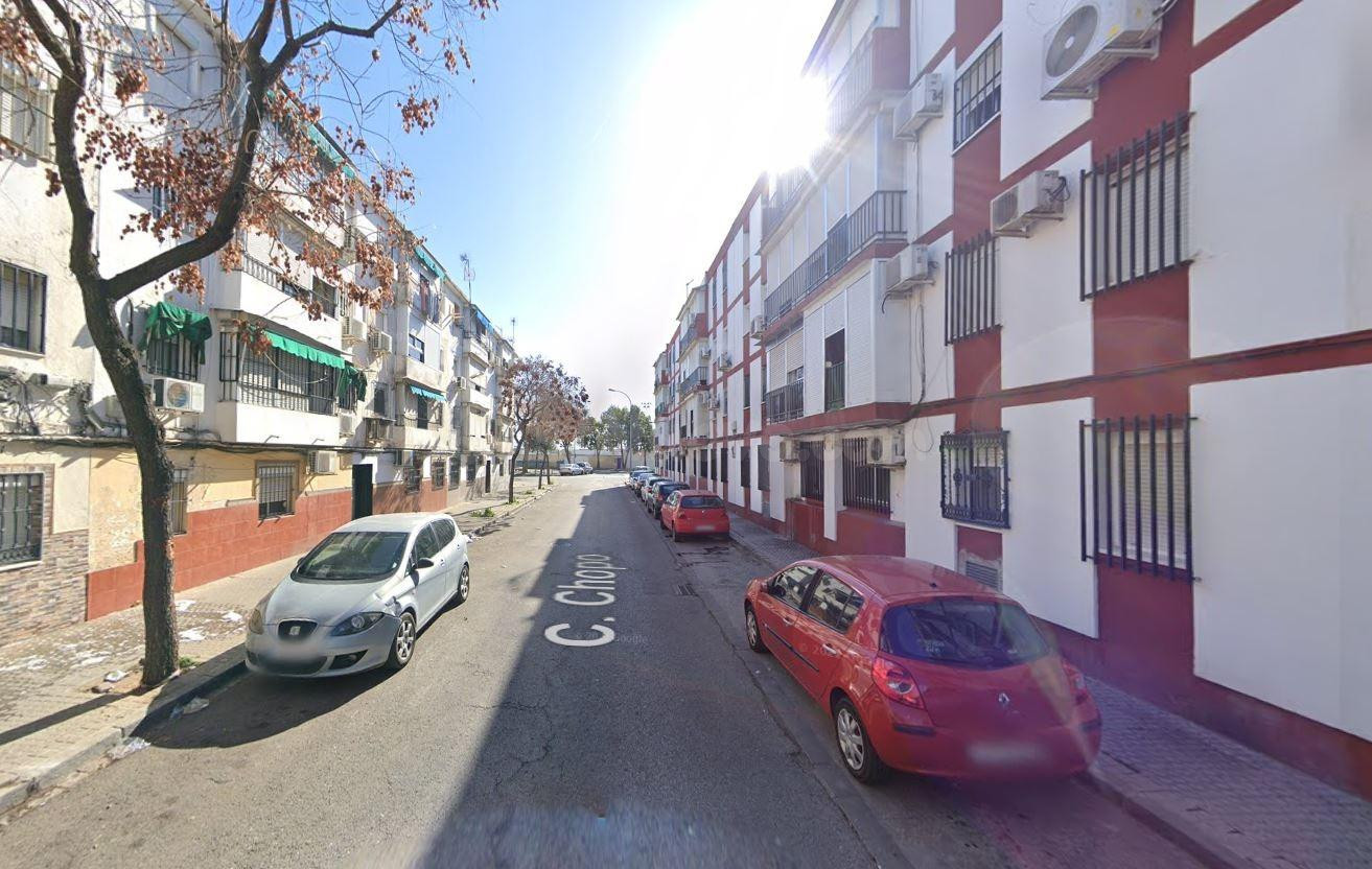 Se vende piso OKUPA en Sevilla (Sevilla). - foto 2