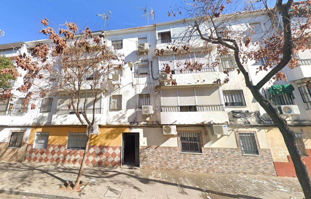 Se vende piso OKUPA en Sevilla (Sevilla). - foto 3