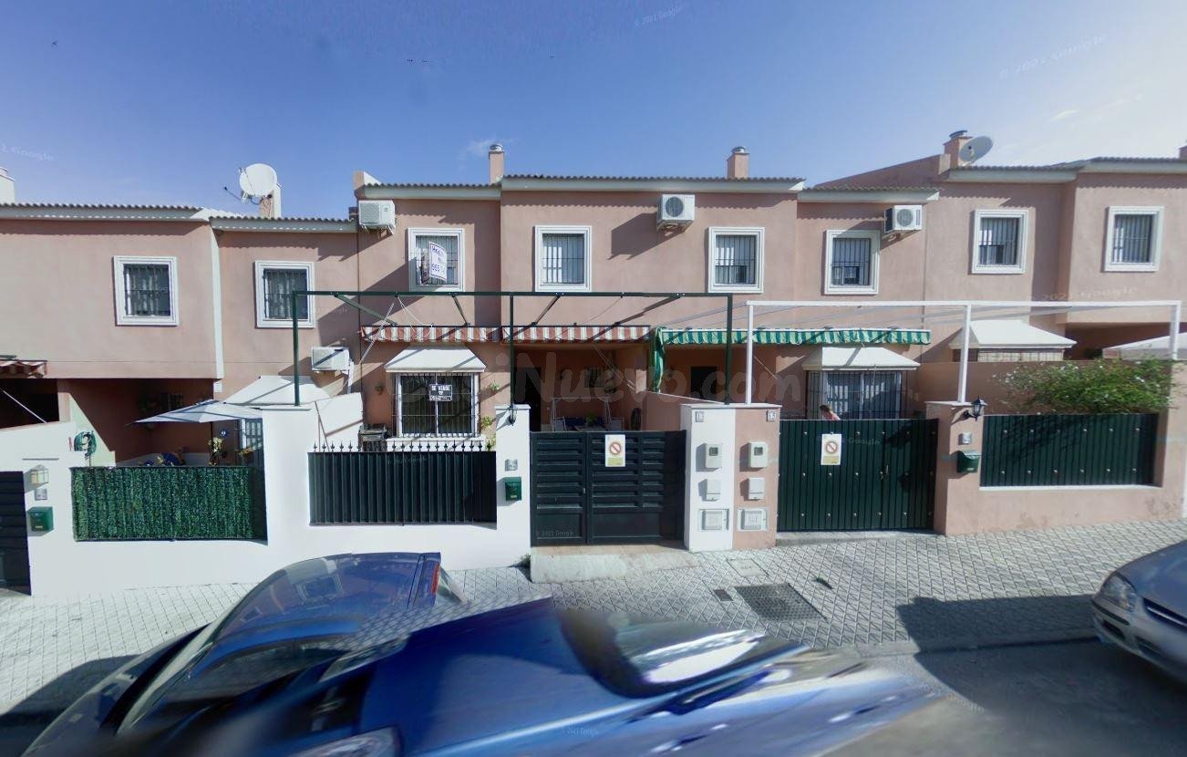 Se vende casa adosada OKUPA en Mairena del Alcor (Sevilla). - foto 3