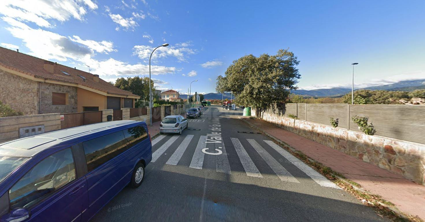 Se vende casa adosada OKUPA en Guadarrama (Madrid). - foto 2