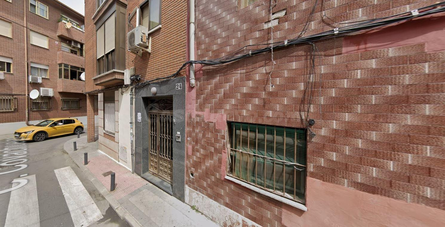 Se vende piso OKUPA en Madrid (Madrid). - foto 3