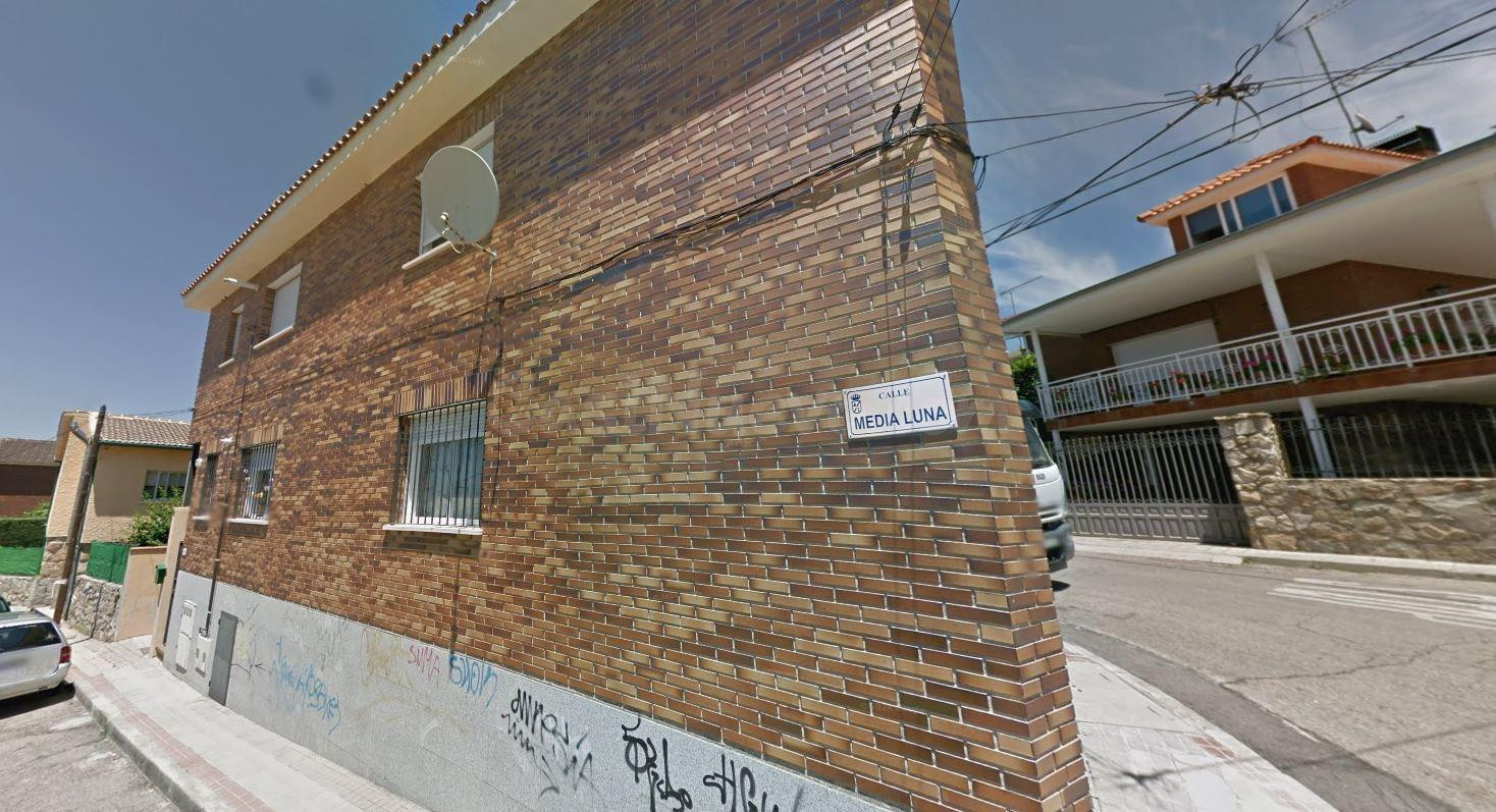 Se vende piso OKUPA en Colmenarejo (Madrid). - foto 2