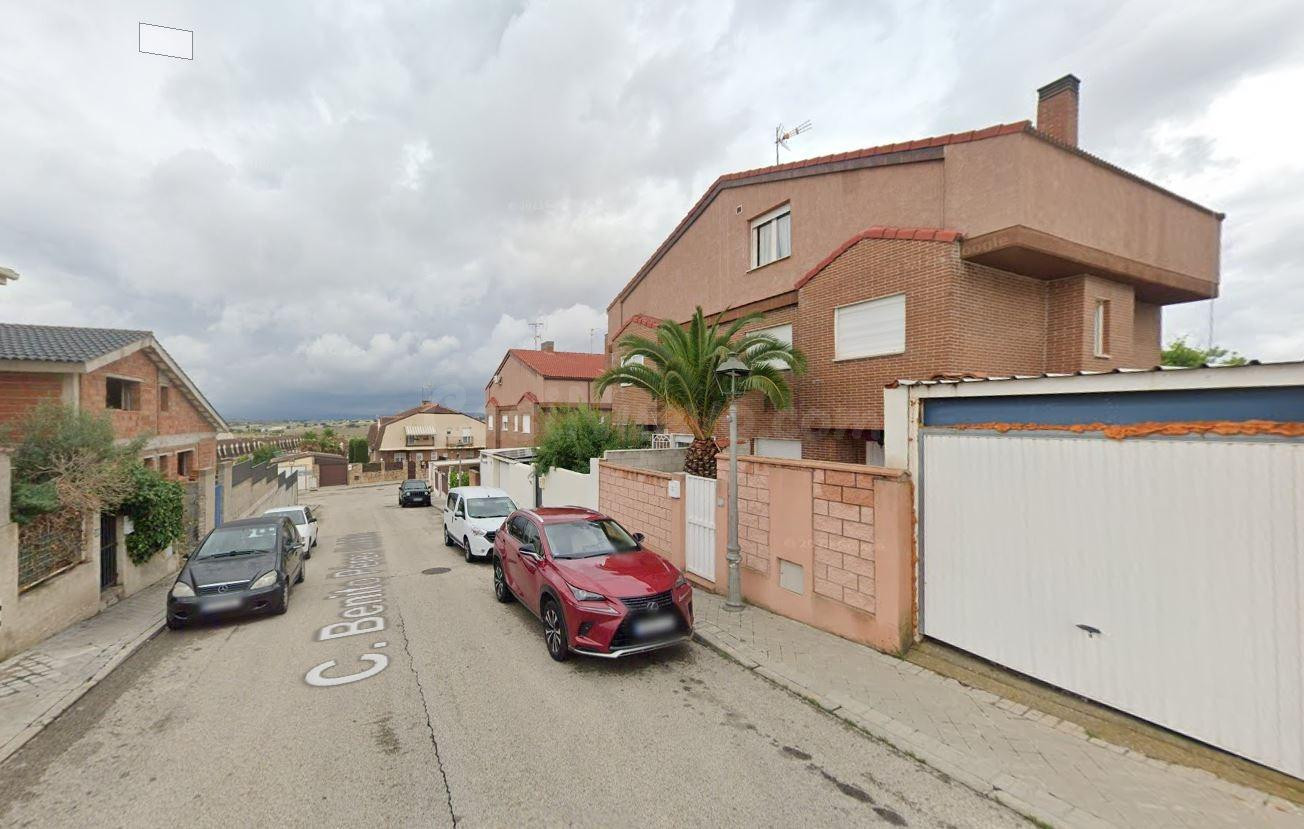 Se vende piso OKUPA en Villanueva de Perales (Madrid).