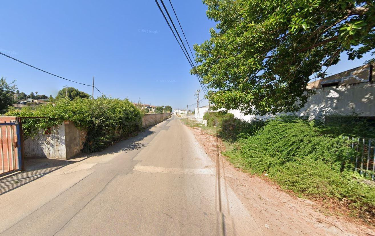 Se vende nave industrial OKUPA en Alzira (Valencia).