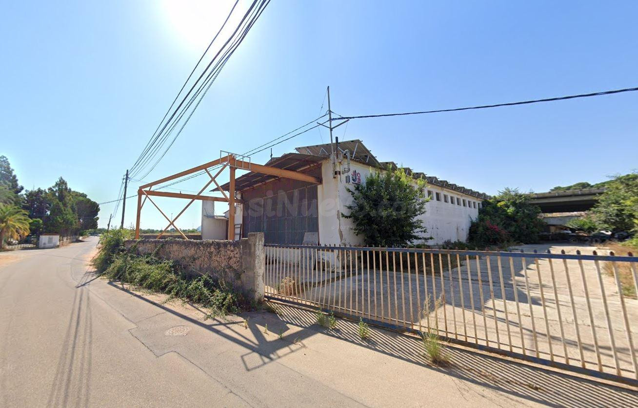 Se vende nave industrial OKUPA en Alzira (Valencia). - foto 3