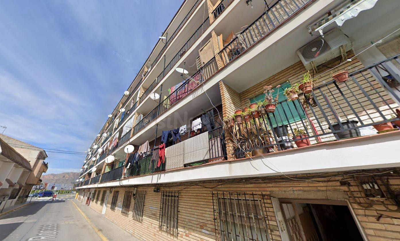 Se vende piso OKUPA en Beniel (Murcia).
