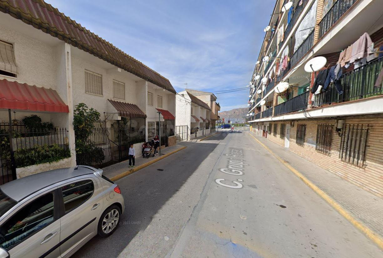 Se vende piso OKUPA en Beniel (Murcia). - foto 2
