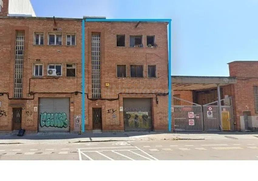 SE VENDE NAVE OKUPADA EN HOSPITALET DE LLOBREGAT (Barcelona) - foto 3