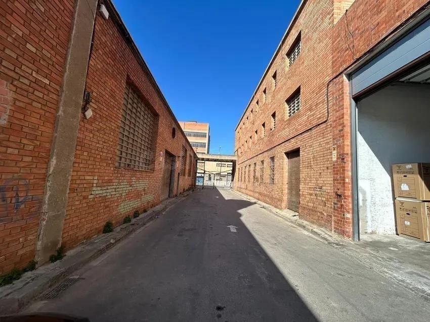 SE VENDE NAVE OKUPADA EN HOSPITALET DE LLOBREGAT (Barcelona) - foto 5