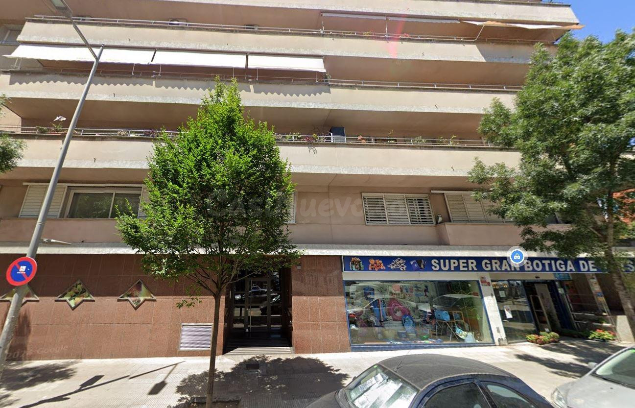 Se vende PISO OKUPADO + GARAJE en Calle Roger de Flor 82 de  - foto 3