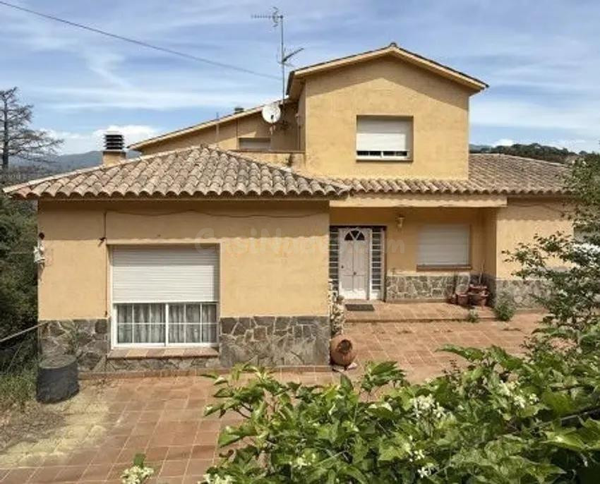 Se vende casa OKUPA en Urbanización Canadá Park 427 de Vallg