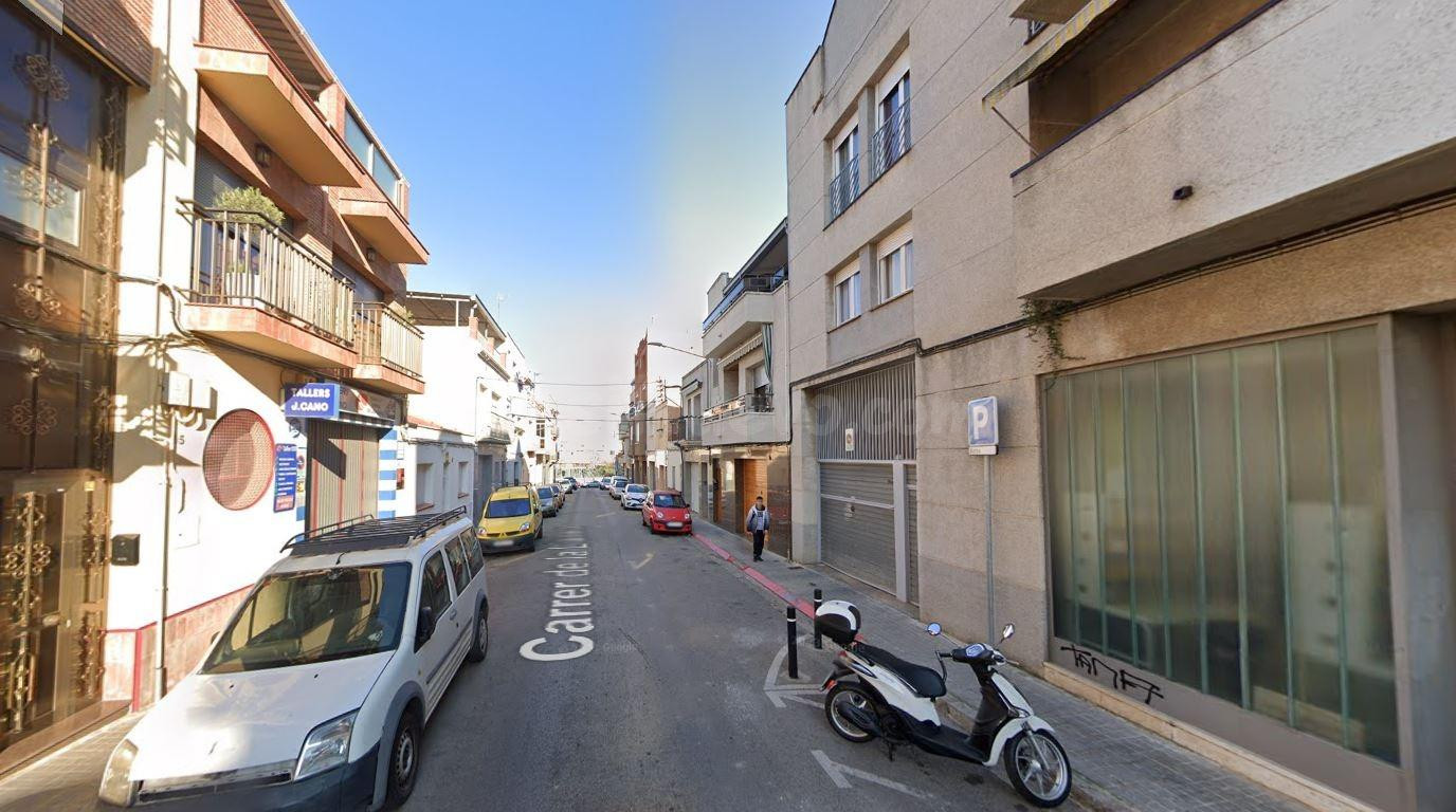 Se vende piso OKUPA en Calle Llanera 93 de Sabadell (Barcelo - foto 2